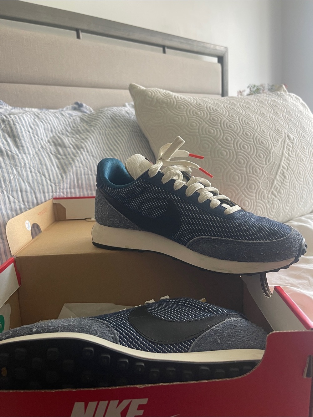 Nike Navy, Black & Cream Retro Runner - Picture 2 of 3